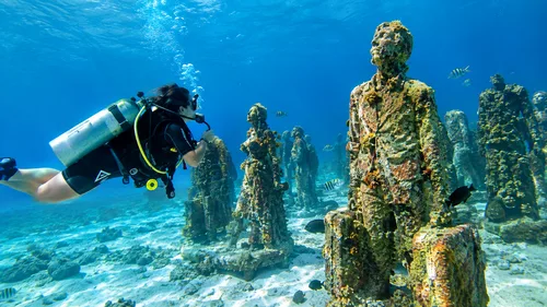 Shallow Drift or MUSA Statues